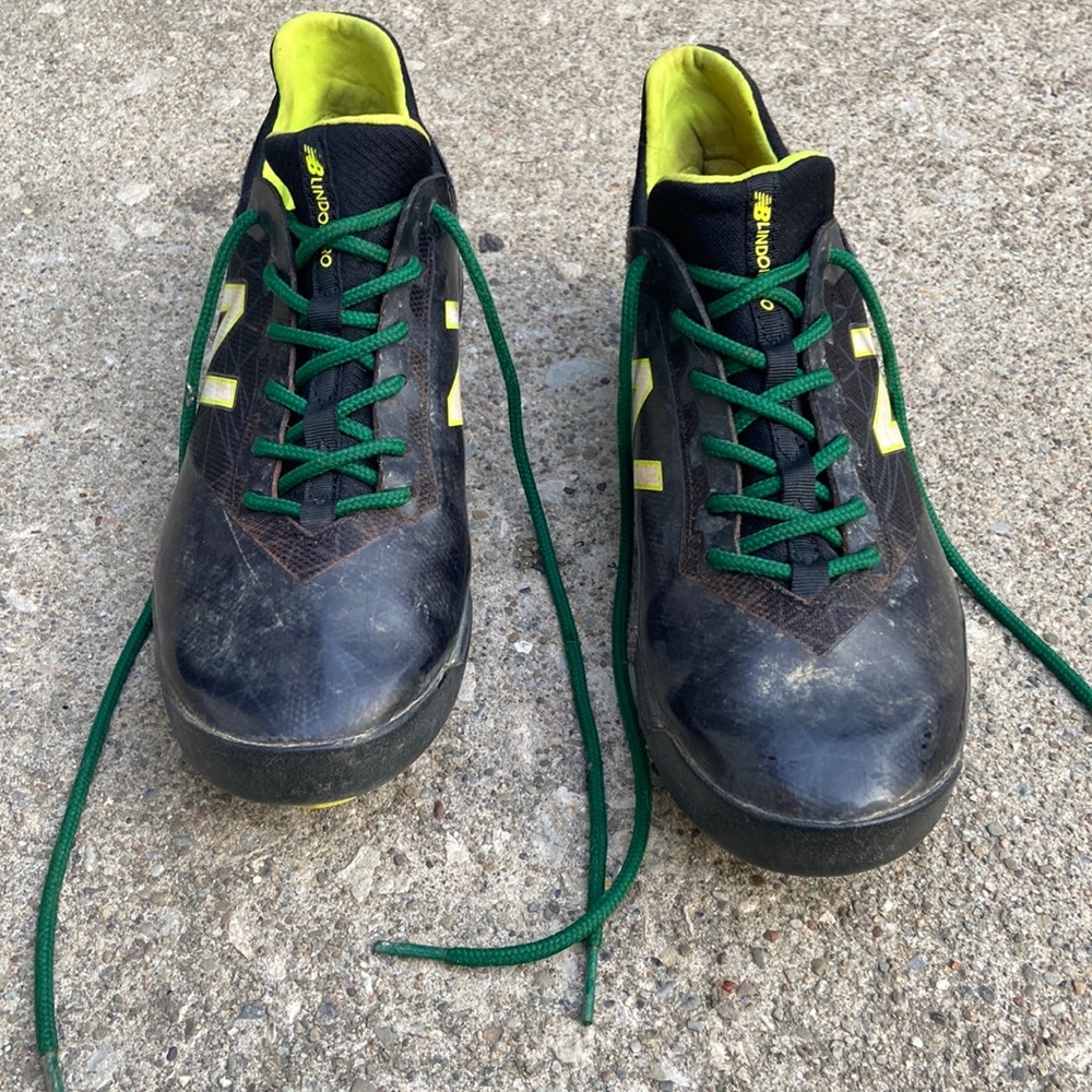 New balance molded baseball cleats